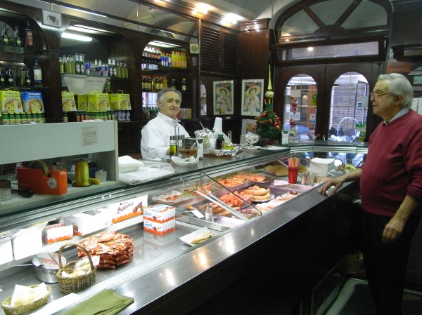 Giovanni y Alfiero en la barra del Caffé Durante. Roma. Foto R.Puig