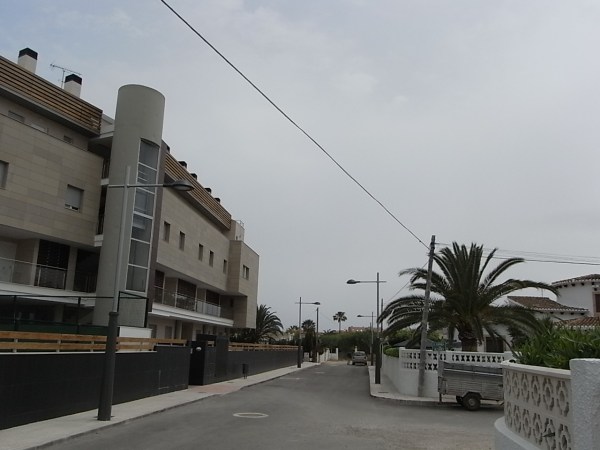 A tapar la calle... Deveses. Denia. Foto R.Puig