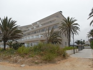 Nueva mole al borde del mar.Deveses.Denia.Foto R.Puig