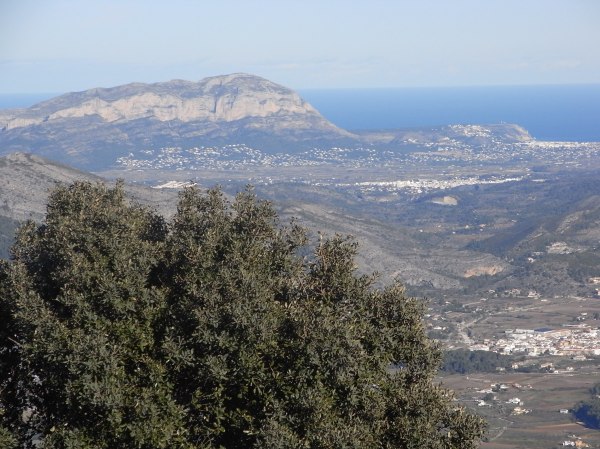 El Montgó desde las alturas del Col de Rates.Foto R.Puig.