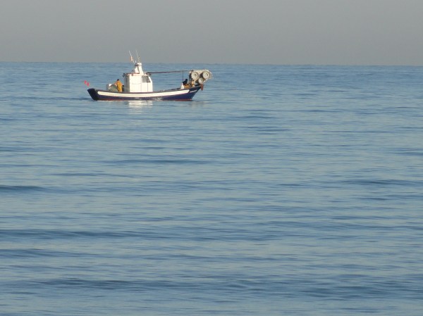 La Almadraba 6 de enero 2013.Barca de pesca.Foto R.Puig.