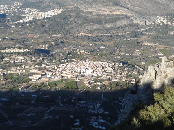 El atardecer llega a Parcent.Foto R.Puig