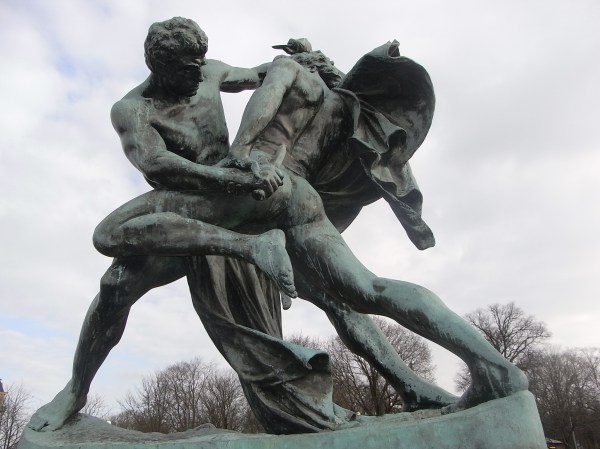 Bältespännarna. Escultura de J.P.Molin.Foto R.Puig