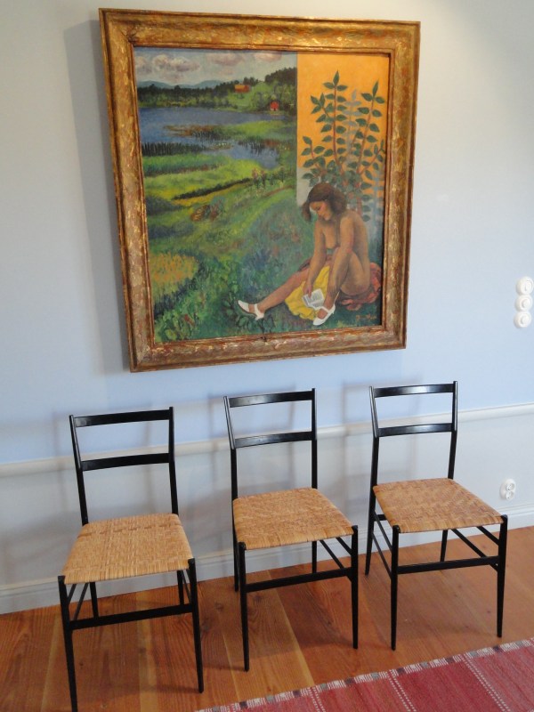 Sillas Superleggera de Ponti.1950, bajo un cuadro de Bror Hjorth.ca 1935. Sven Harris Museet. Estocolmo. Foto R.Puig 