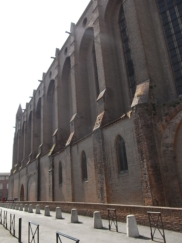Contrafuertes de ladrillo de Les Jacobins. Toulouse. Foto R.Puig.