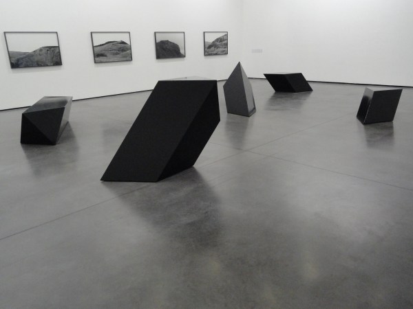 Obras de Tony Smith.  Toulouse Les Abattoirs. 2013.Foto R.Puig