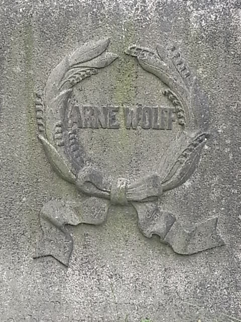 Inscripcion en estela funeraria. Cementerio judio. Gotemburgo. Foto R.Puig.