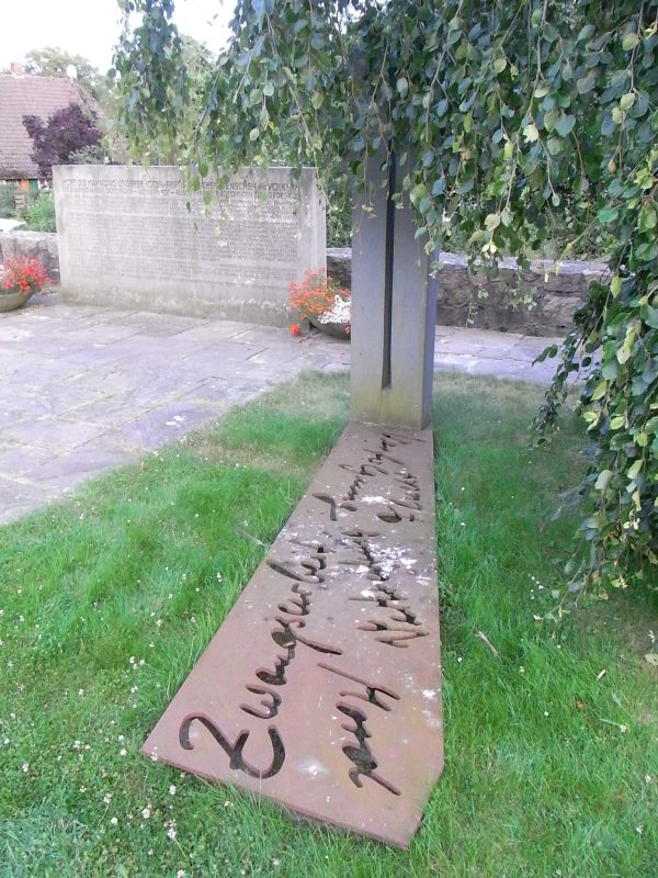 Monumento a los muertos de todas las guerras. Dotlingen. Foto R.Puig.