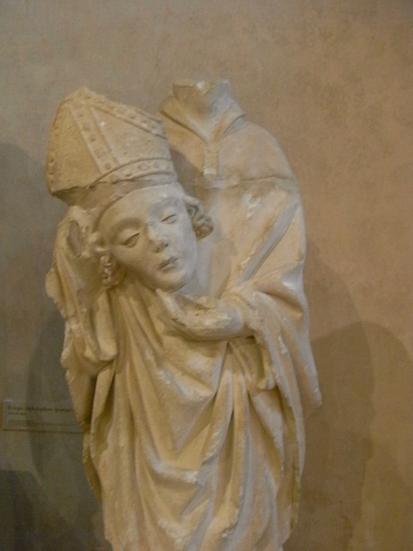 Obispo cefaloforo. s. XV.Les Augustins. Foto R.Puig.