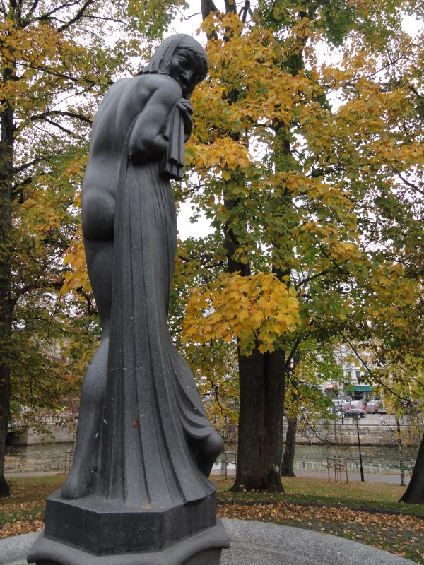 Flickan och sjötrollen. Ivar Johnsson 1919. Kungsparken.Foto R.Puig