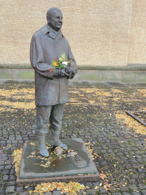 Victor Hasselblad por Ulf Celen y Eino Hanski. Foto R.Puig.