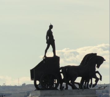 Faetón contempla Madrid. Escultura de los dos aurigas.Higinio de Basterra. Foto R.Puig