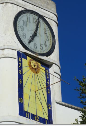 Hay relojes que se paran y otros que nunca lo hacen. Sanatorio de Fontilles. Foto R.Puig