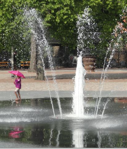 Con un paraguas basta. Foto R.Puig