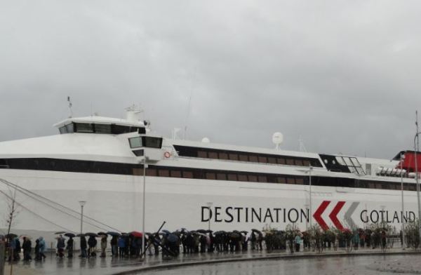 Visby. La cola en el puerto. Foto R.Puig