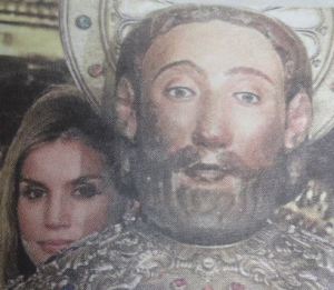 La reina abraza al apóstol.  ABC Reuters. Detalle. 26 julio 2014