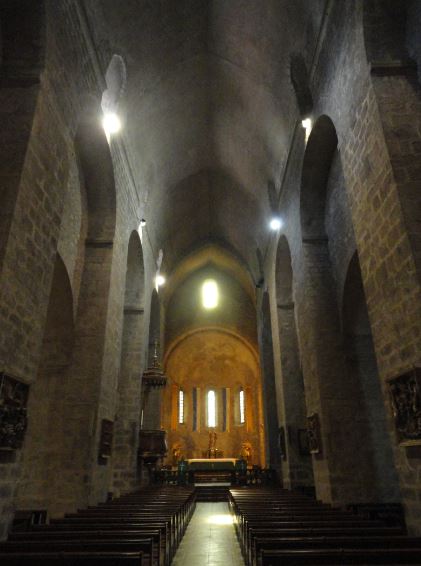 Nave central de la iglesia de Santa María en Arles sur Tech. Foto R.Puig