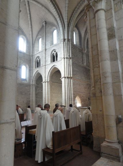 Oficio de Vísperas en la Abadía de Acey. Foto R. Puig