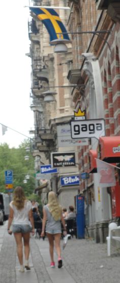 À l'ombre des jeunes filles en short. Foto R.Puig