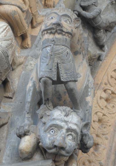 Catedral de Oloron Sainte Marie. Figuras del pórtico.. Foto R.Puig