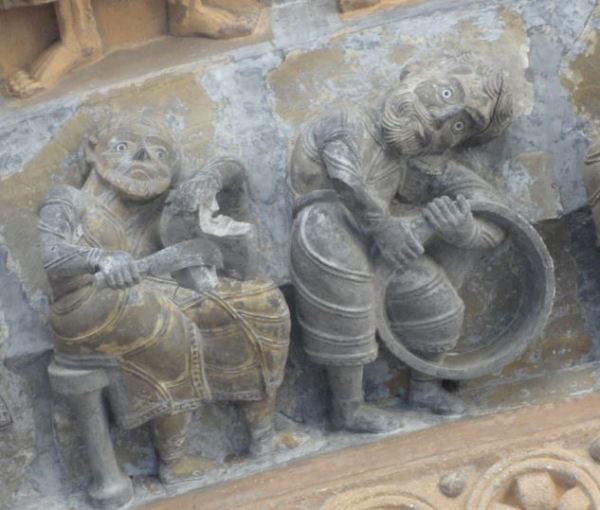 Catedral de Oloron Sainte Marie. Toneleros. Portico. Foto R.Puig