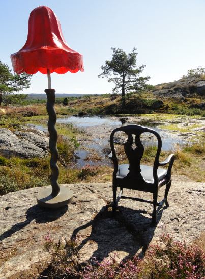 Rincon de lectura. Claes Hake. Suecia. Bronce y plástico. Pilane 2014. Foto R.Puig
