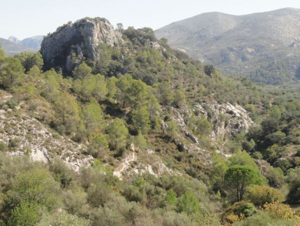 Barranco del Girona bajo la Muntanyeta en los aledaños de la Cova del Rull. Foto R.Puig