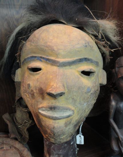 Mascara llamada Tshiongo. Pueblo Tshokwe. Colección Fernando Cardenal. Foto R.Puig