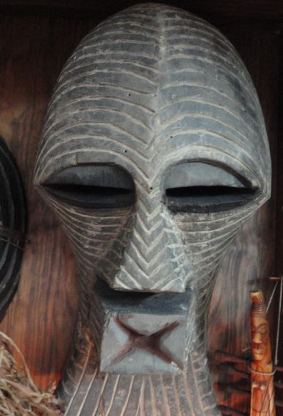 Mascara Tshifwebe. Colección Fernando Cardenal. Foto R.Puig