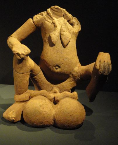 Figura masculina con elefantiasis escrotal. Terracota. ss.XIII a XVI. NCMM. Lagos. Foto R.Puig