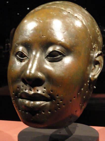 Máscara que representa al Ooni Obalufun II. Cobre. ss.XV a XVI. NCMM. Lagos. Foto R.Puig