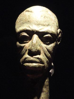 Pomo de un cetro. Aleación de cobre. ss.XV a XVI. NCMM. Lagos. Foto R.Puig