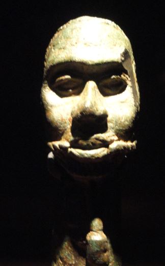 Pomo de un cetro con cabeza de condenado. Aleación de cobre. ss.XV a XVI. NCMM. Lagos. Foto R.Puig