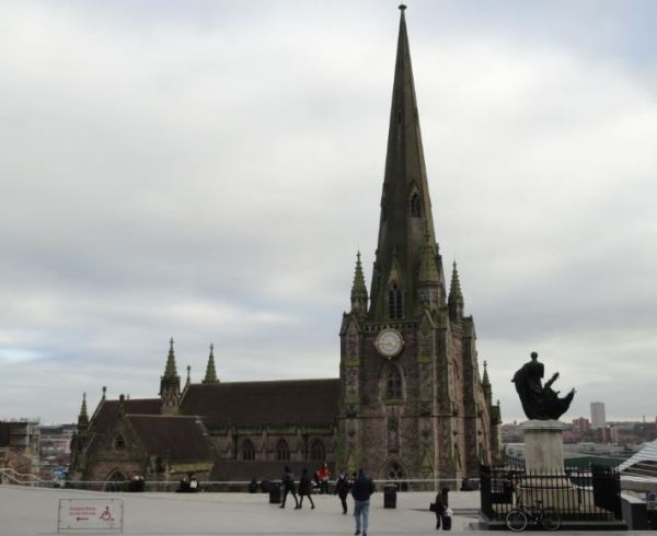 Birmingham. Saint Martin desde la avenida peatonal del Bull Ring. Foto R.Puig.