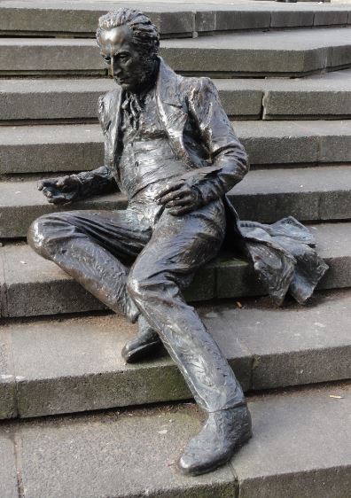 Efigie del compositor Thomas Atwood en las escalinatas de Chambertlain Square. Foto R.Puig
