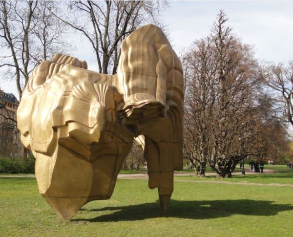 Tony Cragg. Walks of Life en Trädgårdsföreningen. Göteborg.  Abril a Octubre 2015.  Foto R.Puig