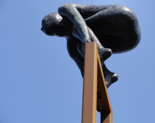 Cambio de direccion (Moment in motion).  Bronce y acero. Detalle. Maria Miesenberger. 2015. Foto R.Puig