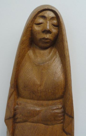La soñadora. Ernst Barlach. Roble. Detalle. Friso de los que escuchan 1931 a 1935.Foto R.Puig
