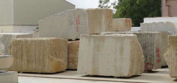 Asi llega la piedra de la cantera. Bateig. Novelda. Foto R.Puig