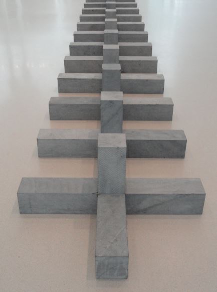 Carl Andre. Breda. 1986. Piedra caliza azul de Bégica. Foto R.Puig