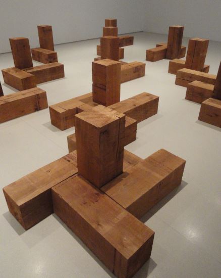 Carl Andre. Uncarved Blocks. 1975. Cedro canadiense.. Foto R.Puig