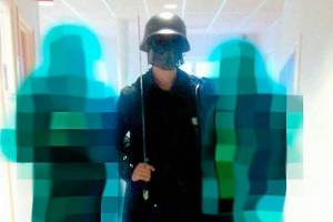 El asesino de la espada. Foto ampliamente difundida por los medios de todo el mundo