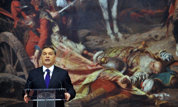 Viktor Orban en la Hungarian national gallery. Fuente: The Guardian