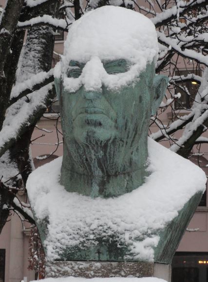 Charles Lindley enmascarado de nieve. Plaza Olof Palme. Göteborg. Foto R.Puig.