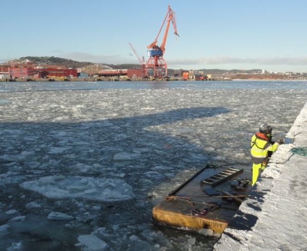 Reparaciones en el embarcadero. Ría de Gotemburgo. Foto R.Puig