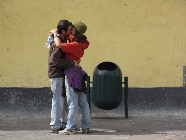 Besos en Lima. Plaza de San Francisco. Foto R.Puig