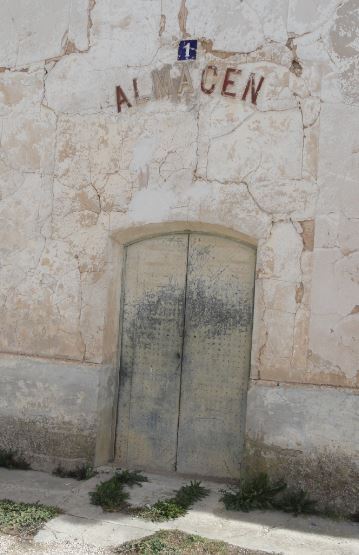 Puerta del almacén.Santa Eulalia. Foto R.Puig