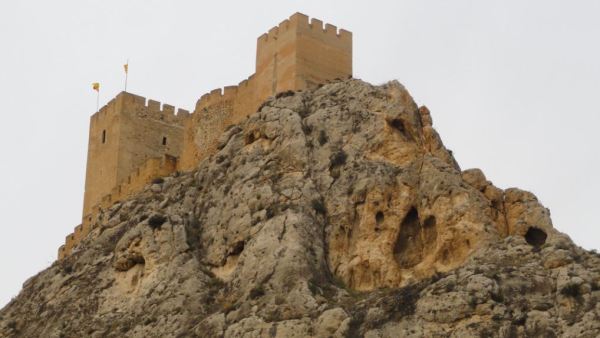 Sax. La peña y el castillo. Vertiente Este. Foto R.Puig