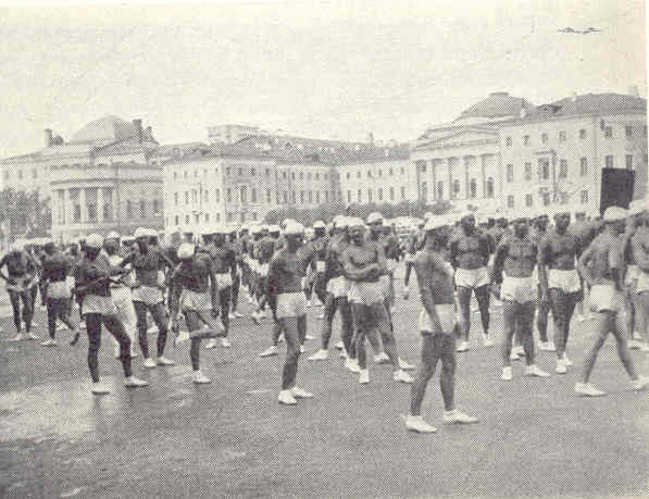 Demostración gimnástica de reclutas en la Plaza Roja. Allan Vougt. Moskva Madrid. Stockholm 1938