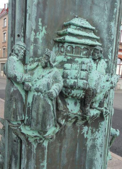 La Casa del Mundo. Pedestal de la enseña. Comerciantes chinos. Foto R.Puig
